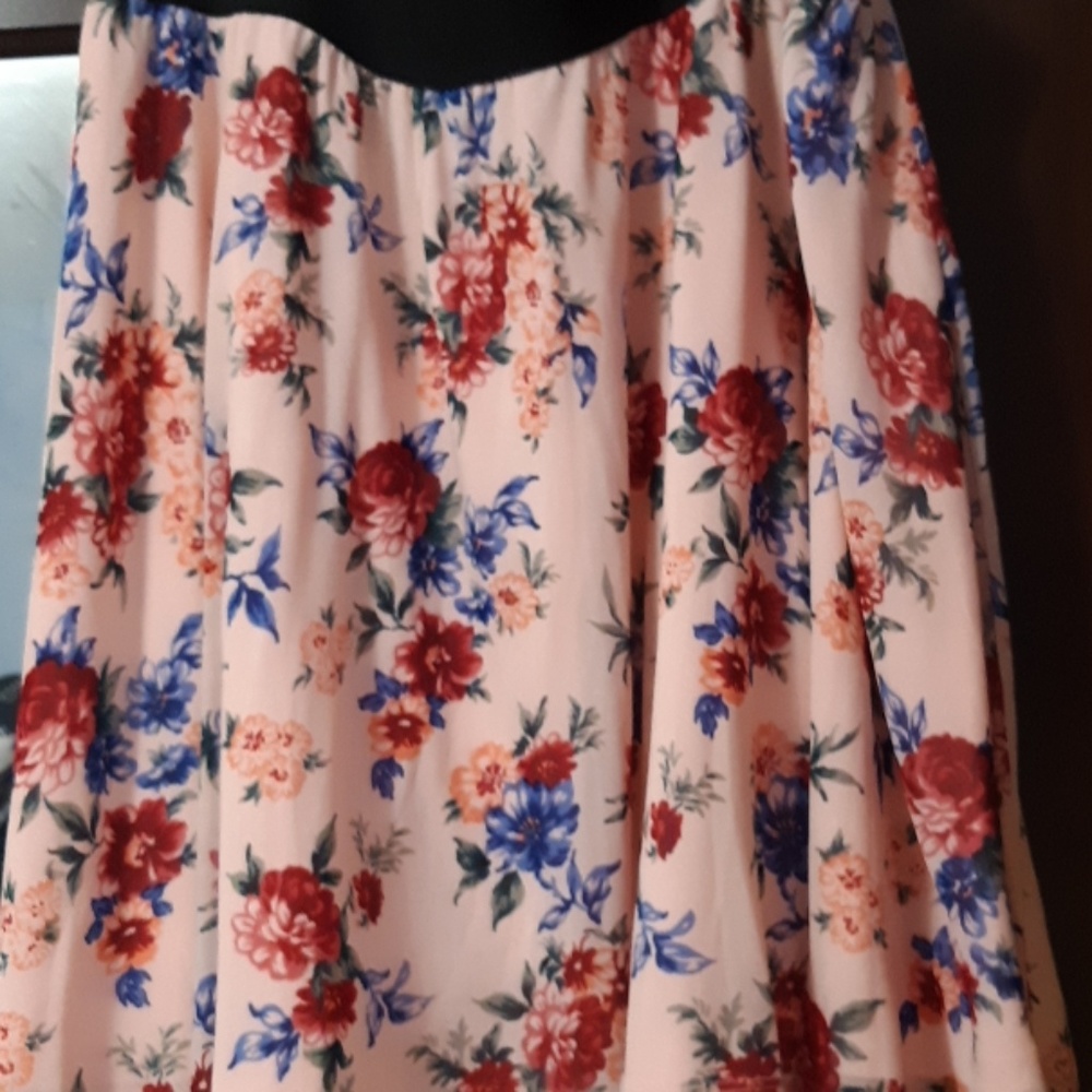 Elastic waist band skirt